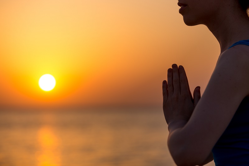 Namaste: Duhovno značenje i kako ga koristiti u meditaciji